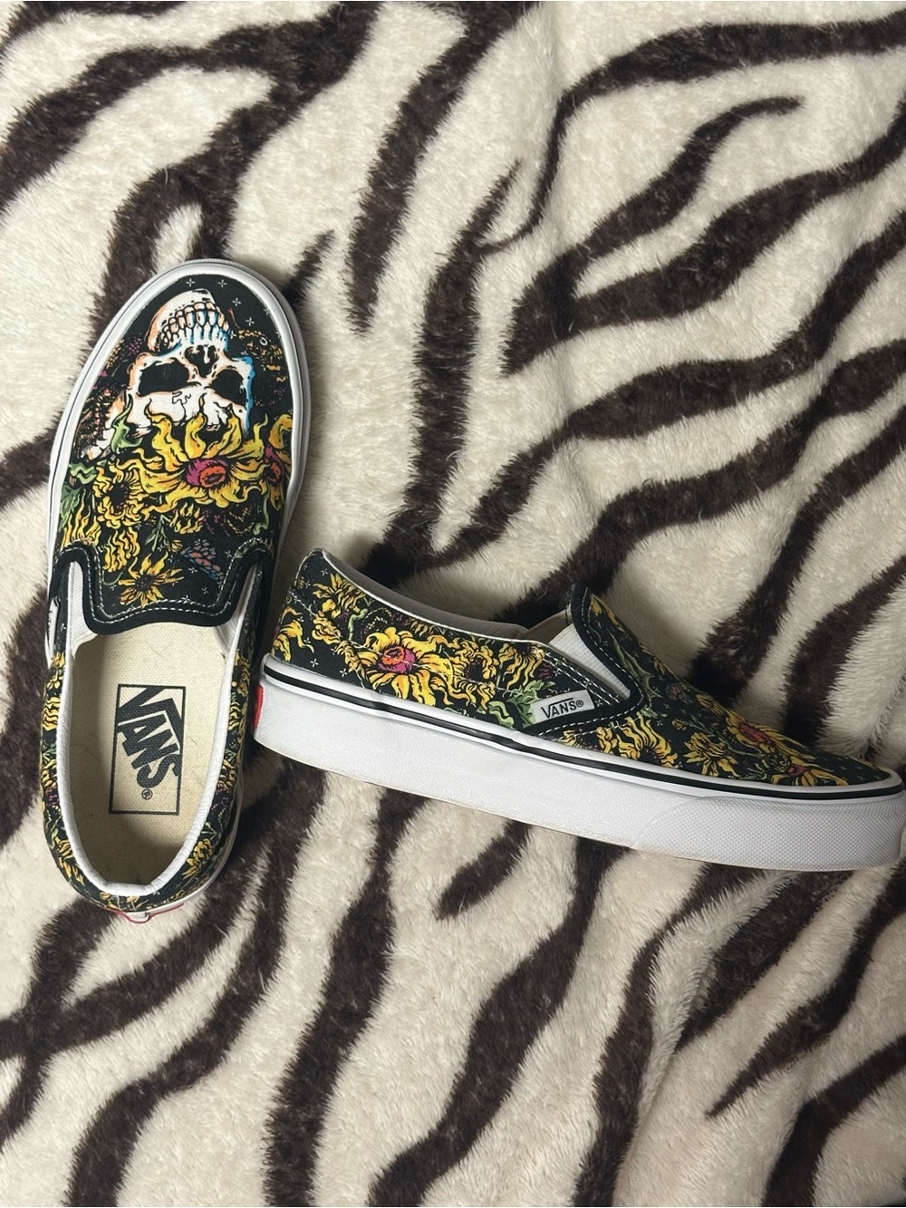 Vans Skull Print Slide Ons - Picture 4 of 7
